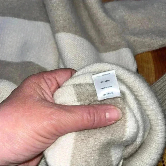 C Wonder 100% Cashmere striped cream and tan scoop neck pullover sweater - Picture 4 of 11